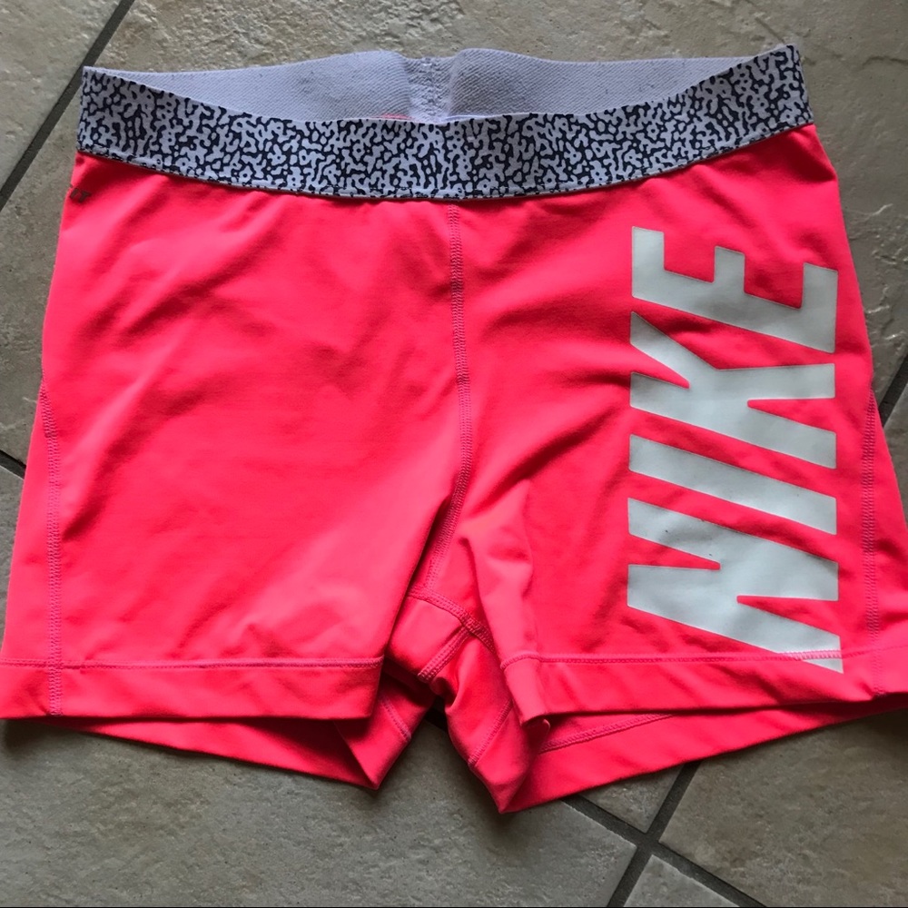 NIKE COMPRESSION SHORTS/ neon pink